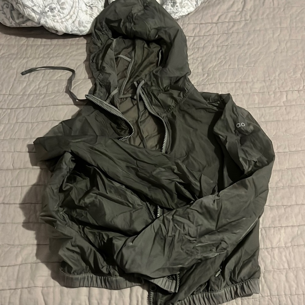 windbreaker from alo yoga